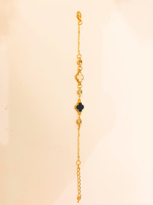 ✨ Elegant Clover Charm Bracelet ✨