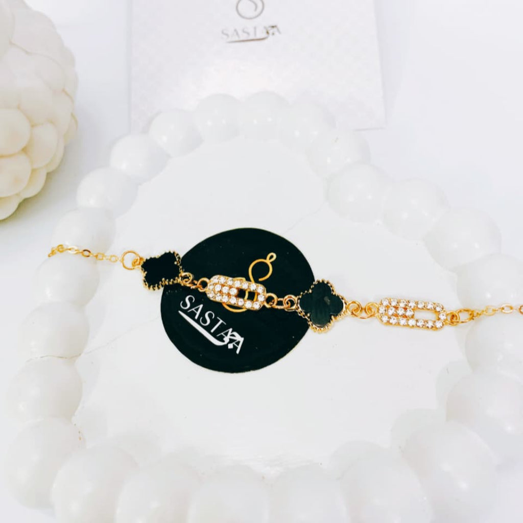 ✨ Elegant & Versatile Necklace! ✨