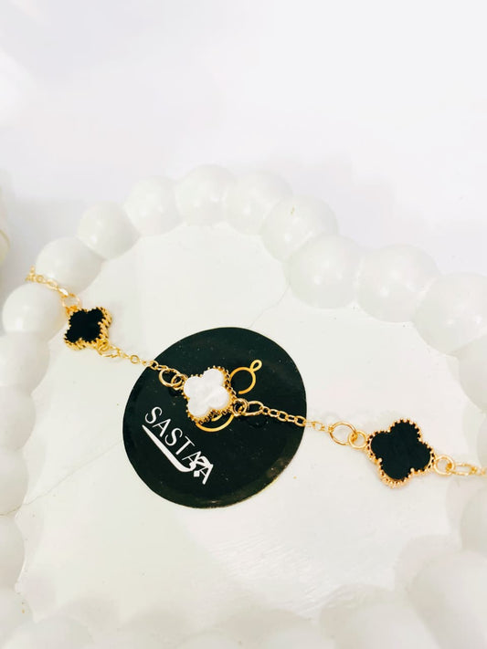 ✨ Exquisite Clover Charm Bracelet ✨