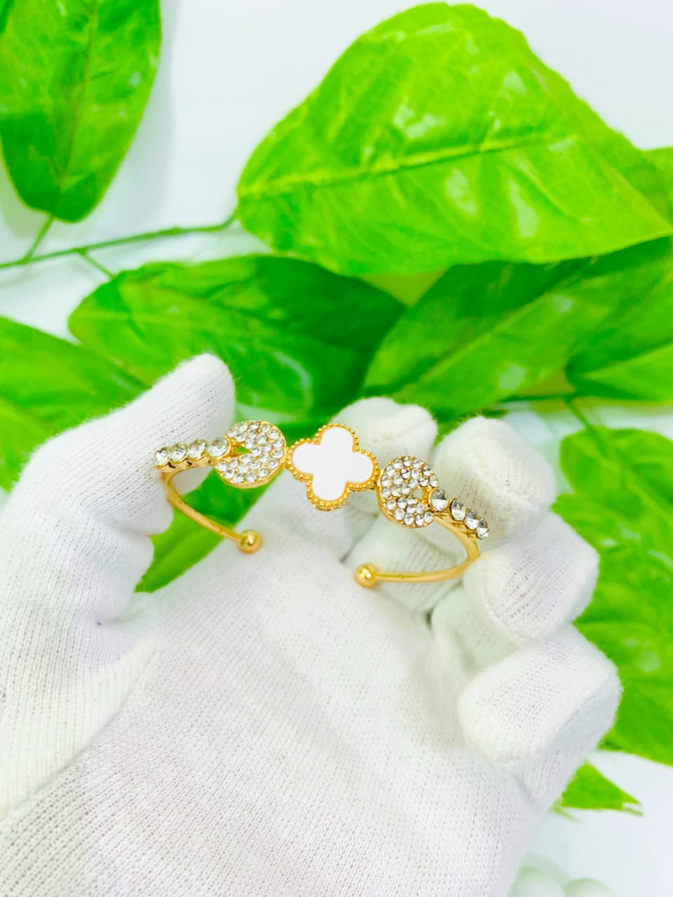 β¨ Elegant Clover & Diamond Bracelet β¨